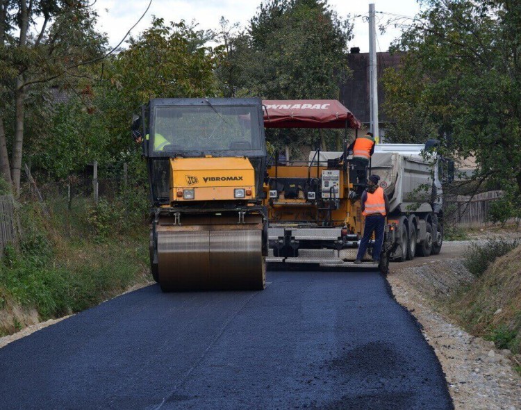 Infrastructura drumurilor din satele Rădășeni și Lămășeni este modernizată prin investiții de 5,8 milioane de lei