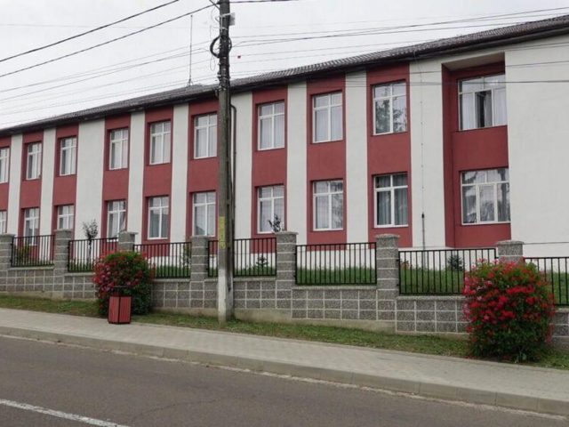 Comunicat de presă. Dotarea cu mobilier, materiale didactice și echipamente digitale a unităților de învățământ preuniversitar pentru unitățile școlare din comuna Rădășeni