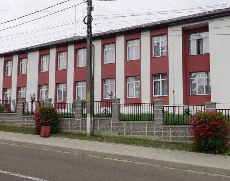 Comunicat de presă. Dotarea cu mobilier, materiale didactice și echipamente digitale a unităților de învățământ preuniversitar pentru unitățile școlare din comuna Rădășeni